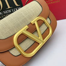 Load image into Gallery viewer, VLTN026  Mini:7.1x4.9x3inch Small:10.6x5.9x3.5inch
