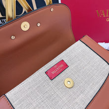 Load image into Gallery viewer, VLTN026  Mini:7.1x4.9x3inch Small:10.6x5.9x3.5inch
