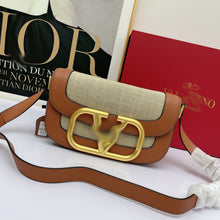 Load image into Gallery viewer, VLTN026  Mini:7.1x4.9x3inch Small:10.6x5.9x3.5inch
