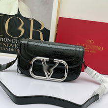 Load image into Gallery viewer, VLTN027  VLTN013  Mini:7.1x4.9x3inch  Small:10.6x5.9x3.5inch
