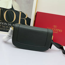 Load image into Gallery viewer, VLTN029   VLTN013  Mini:7.1x4.9x3inch  Small:10.6x5.9x3.5inch
