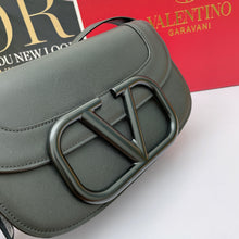 Load image into Gallery viewer, VLTN029   VLTN013  Mini:7.1x4.9x3inch  Small:10.6x5.9x3.5inch
