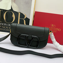 Load image into Gallery viewer, VLTN029   VLTN013  Mini:7.1x4.9x3inch  Small:10.6x5.9x3.5inch
