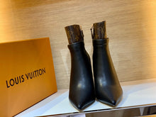 Load image into Gallery viewer, SE634  Size 4-11 Heels:10.5cm Material: Cowhide  Lining: Sheep skin Sole: Italian leather
