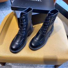 Load image into Gallery viewer, SE635 Size 5-10  Material: Cowhide  Lining: Sheep skin Sole: Rubber
