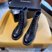 Load image into Gallery viewer, SE635 Size 5-10  Material: Cowhide  Lining: Sheep skin Sole: Rubber
