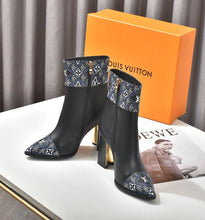 Load image into Gallery viewer, SE645  Size 4-11   Heels:9.5cm Material: Cowhide  Lining: Sheep skin Sole: Rubber
