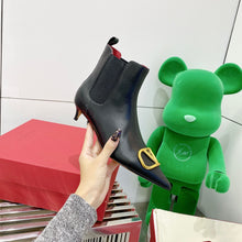 Load image into Gallery viewer, SE648  Size 5-9  Material: Cowhide  Lining: Sheep skin Sole: Italian leather
