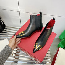 Load image into Gallery viewer, SE648  Size 5-9  Material: Cowhide  Lining: Sheep skin Sole: Italian leather
