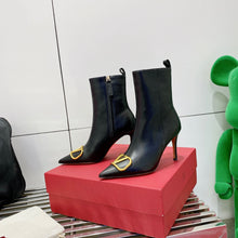 Load image into Gallery viewer, SE649  Size 5-9  Material: Cowhide  Lining: Sheep skin Sole: Italian leather
