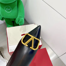 Load image into Gallery viewer, SE649  Size 5-9  Material: Cowhide  Lining: Sheep skin Sole: Italian leather
