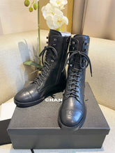 Load image into Gallery viewer, SE650  Size 5-9    Material: Cowhide  Lining: Sheep skin Sole: Italian leather
