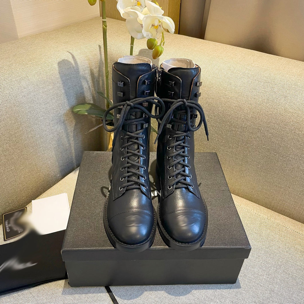 SE650  Size 5-9    Material: Cowhide  Lining: Sheep skin Sole: Italian leather