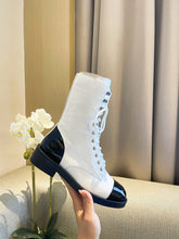 Load image into Gallery viewer, SE651  Size 5-9  Material: Cowhide  Lining: Sheep skin Sole: Italian leather
