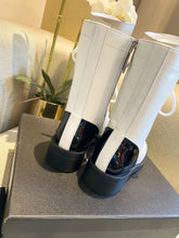 Load image into Gallery viewer, SE651  Size 5-9  Material: Cowhide  Lining: Sheep skin Sole: Italian leather
