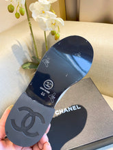 Load image into Gallery viewer, SE651  Size 5-9  Material: Cowhide  Lining: Sheep skin Sole: Italian leather
