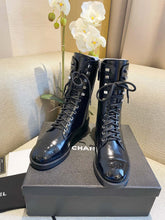 Load image into Gallery viewer, SE652  Size 5-9  Material: Cowhide  Lining: Sheep skin Sole: Italian leather
