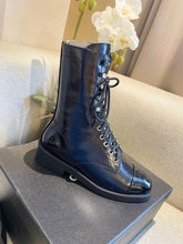 Load image into Gallery viewer, SE652  Size 5-9  Material: Cowhide  Lining: Sheep skin Sole: Italian leather
