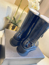 Load image into Gallery viewer, SE652  Size 5-9  Material: Cowhide  Lining: Sheep skin Sole: Italian leather
