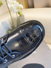 Load image into Gallery viewer, SE652  Size 5-9  Material: Cowhide  Lining: Sheep skin Sole: Italian leather
