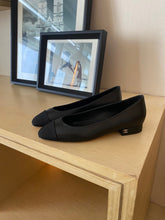 Load image into Gallery viewer, SE659  Size 4-11    Material: Cowhide  Lining: Sheep skin Sole: Italian leather
