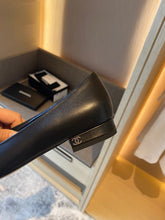 Load image into Gallery viewer, SE659  Size 4-11    Material: Cowhide  Lining: Sheep skin Sole: Italian leather
