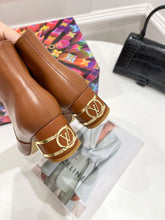 Load image into Gallery viewer, SE668  Size 4-9   Heels:5cm Material: Cowhide  Lining: Sheep skin Sole: Italian leather
