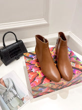 Load image into Gallery viewer, SE669  Size 4-9   Heels:5cm Material: Cowhide  Lining: Sheep skin Sole: Italian leather
