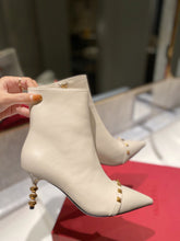 Load image into Gallery viewer, SE680  Size 5-8  Heels:7cm Material: Cowhide  Lining: Sheep skin Sole: Italian leather
