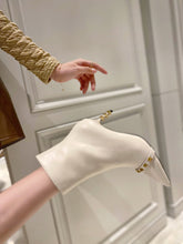 Load image into Gallery viewer, SE680  Size 5-8  Heels:7cm Material: Cowhide  Lining: Sheep skin Sole: Italian leather

