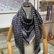 Load image into Gallery viewer, CLTH201  60%Wool, 40%Silk  120x120cm
