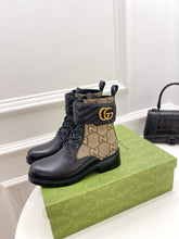 Load image into Gallery viewer, SE691  Size 5-10   Material: Cowhide  Lining: Sheep skin Sole: Rubber
