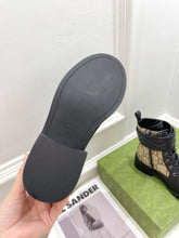 Load image into Gallery viewer, SE691  Size 5-10   Material: Cowhide  Lining: Sheep skin Sole: Rubber
