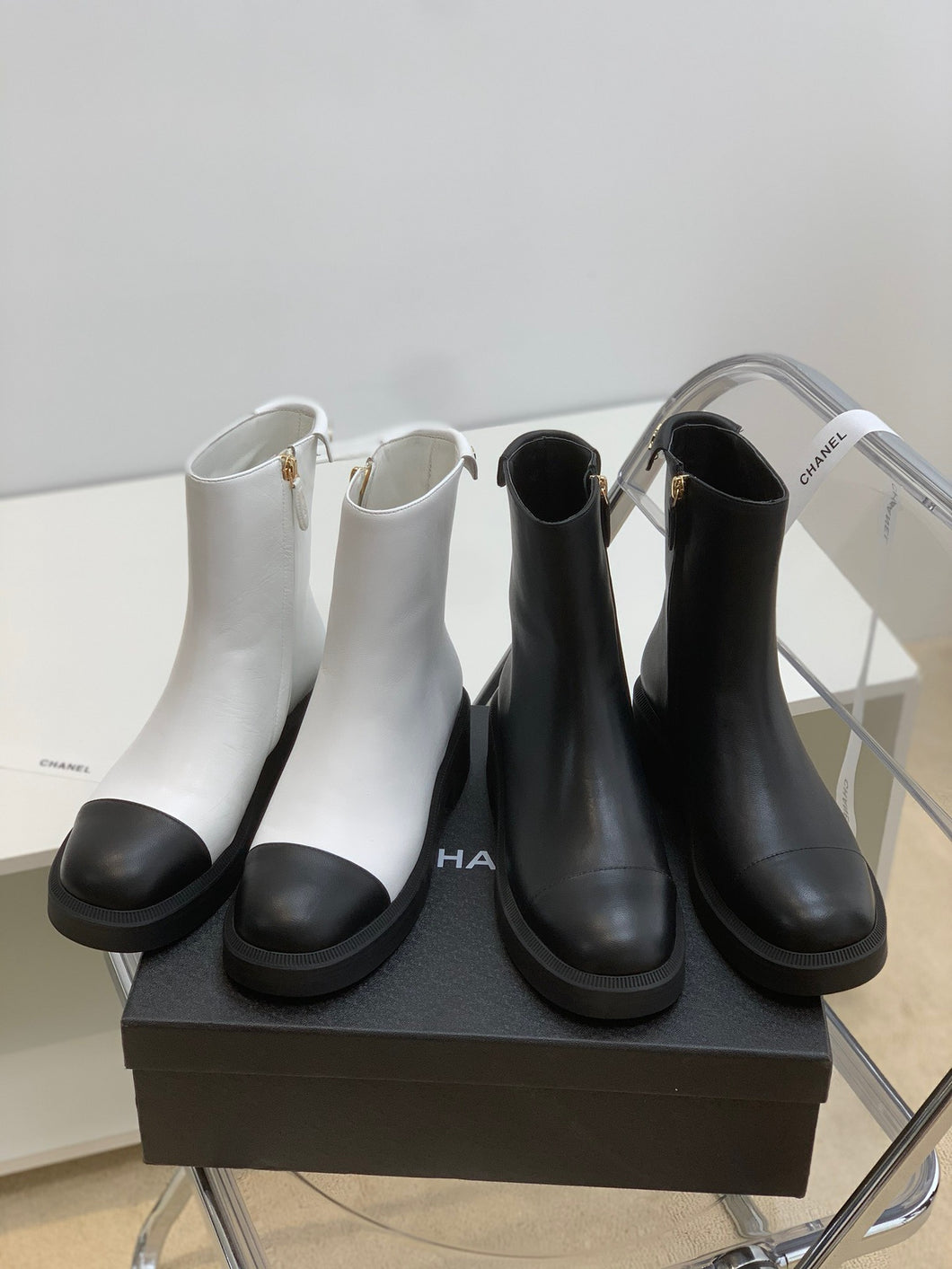 SE692  Size 5-10   Material: Cowhide  Lining: Sheep skin Sole: Rubber