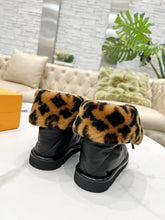 Load image into Gallery viewer, SE694  Size 5-12
