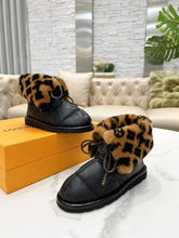 Load image into Gallery viewer, SE694  Size 5-12
