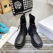 Load image into Gallery viewer, SE696   Size 4-10	Material: Cowhide  Lining: Sheep skin Sole: Rubber
