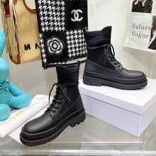 Load image into Gallery viewer, SE696   Size 4-10	Material: Cowhide  Lining: Sheep skin Sole: Rubber
