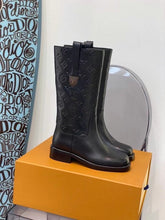 Load image into Gallery viewer, SE698    Size 4-10    Material: Cowhide  Lining: Sheep skin Sole: Italian leather
