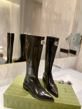 Load image into Gallery viewer, SE700   Size 5-10   Heels:3cm Shaft measures approximately 15.5” from arch Material: Cowhide  Lining: Sheep skin
