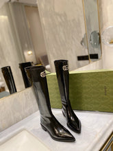 Load image into Gallery viewer, SE700   Size 5-10   Heels:3cm Shaft measures approximately 15.5” from arch Material: Cowhide  Lining: Sheep skin
