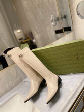 Load image into Gallery viewer, SE701  Size 5-10   Heels:3cm Shaft measures approximately 15.5” from arch Material: Cowhide  Lining: Sheep skin
