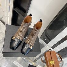 Load image into Gallery viewer, SE703  Size 5-9   Material: Cowhide  Lining: Sheep skin Sole: Italian leather
