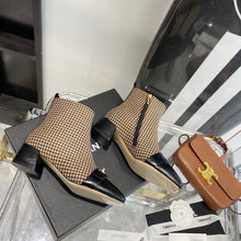 Load image into Gallery viewer, SE703  Size 5-9   Material: Cowhide  Lining: Sheep skin Sole: Italian leather
