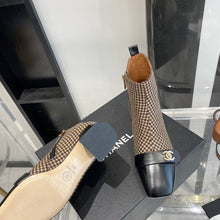 Load image into Gallery viewer, SE703  Size 5-9   Material: Cowhide  Lining: Sheep skin Sole: Italian leather
