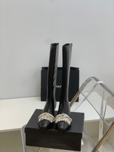 Load image into Gallery viewer, SE705  Size 5-9   Heels:4cm Shaft measures approximately 14.6” from arch Material: Cowhide  Lining: Sheepskin Sole: Italian leather
