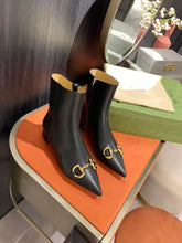 Load image into Gallery viewer, SE730  Size 4-10  Heels:2.4cm Material: Cowhide  Lining: Sheep skin Sole: Italian leather
