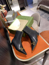 Load image into Gallery viewer, SE730  Size 4-10  Heels:2.4cm Material: Cowhide  Lining: Sheep skin Sole: Italian leather
