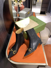 Load image into Gallery viewer, SE730  Size 4-10  Heels:2.4cm Material: Cowhide  Lining: Sheep skin Sole: Italian leather
