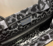 Load image into Gallery viewer, DR202  HIGHEST QUALITY VERSION Mini:8.9x9.5x3.2inch  S:14.4x11x6.9inch  L:16.3x13.8x7.1inch
